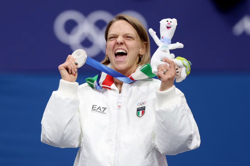 Arianna Fontana festeggia l’oro nei 500 metri short track a Milano Cortina 2026