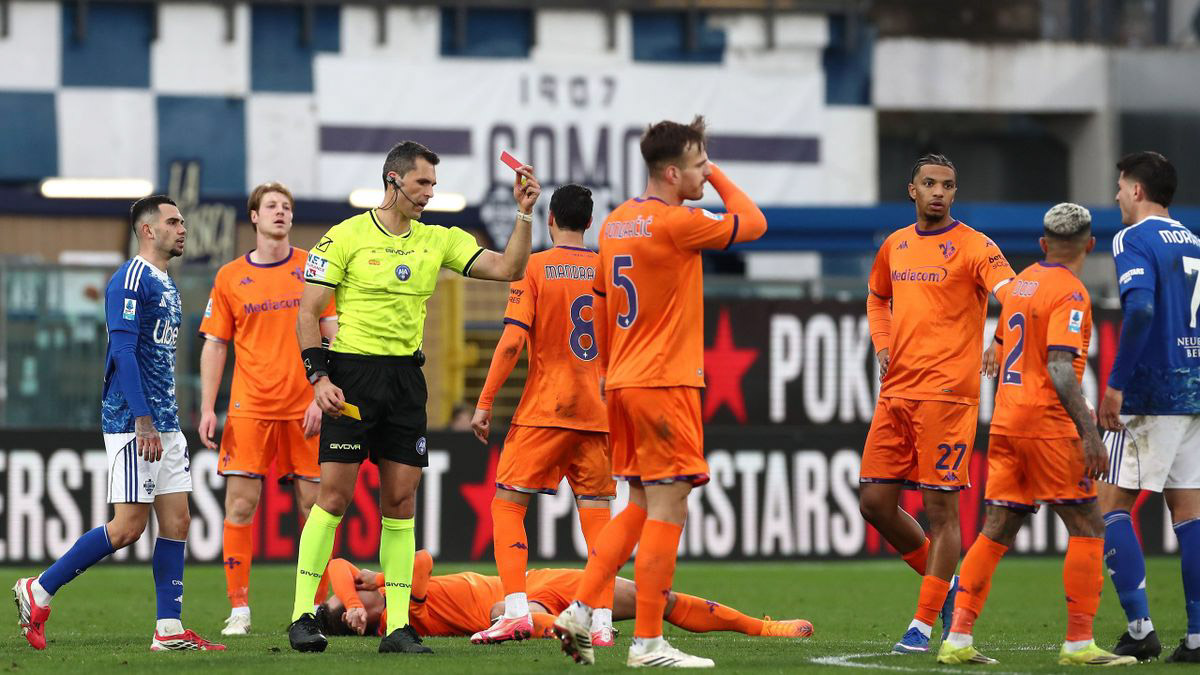 Azione di gioco durante Como-Fiorentina 1-2 del 14 febbraio in Serie A