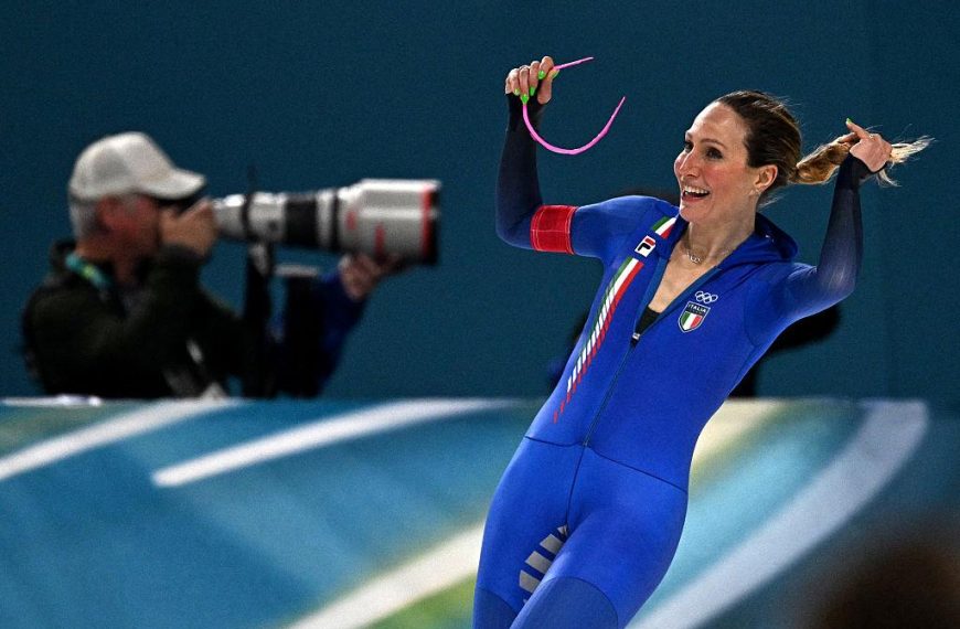 Francesca Lollobrigida vince l’oro nei 3000 metri di pattinaggio di velocità alle Olimpiadi Milano-Cortina 2026