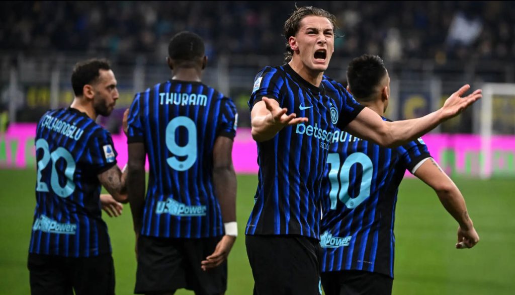 Duello tra un giocatore della Juventus e un calciatore dell’Inter durante la partita del 14 febbraio 2026 terminata 3-2 per i nerazzurri a San Siro.