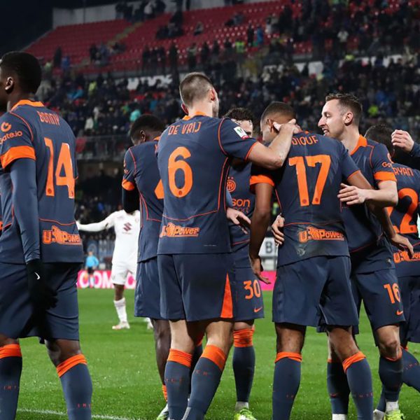 Azione di gioco durante Torino–Inter di Coppa Italia, con Inter in attacco e difesa del Torino schierata davanti alla porta.