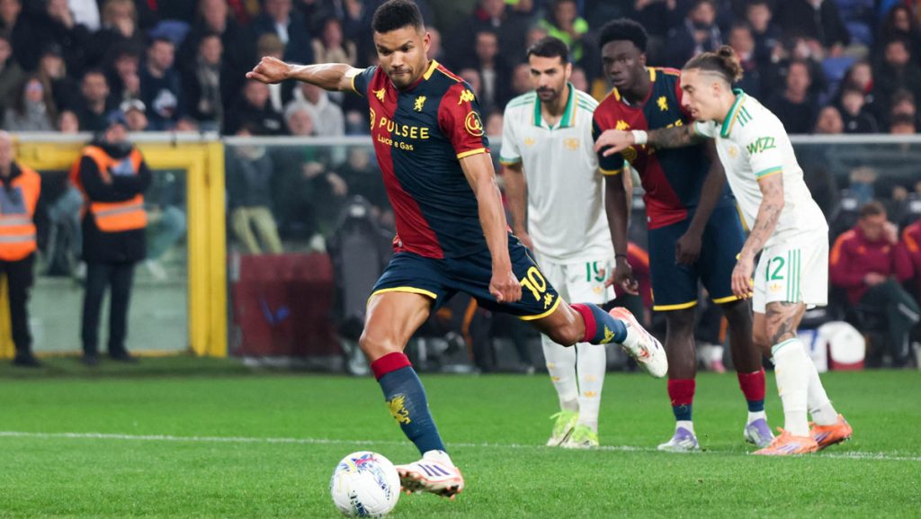 Vitinha esulta dopo il gol decisivo in Genoa Roma di Serie A