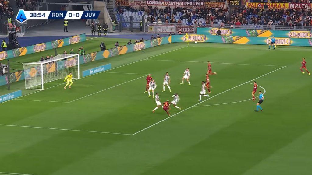 Il tiro a giro di Wesley che sblocca Roma-Juventus al 39’ davanti all’Olimpico