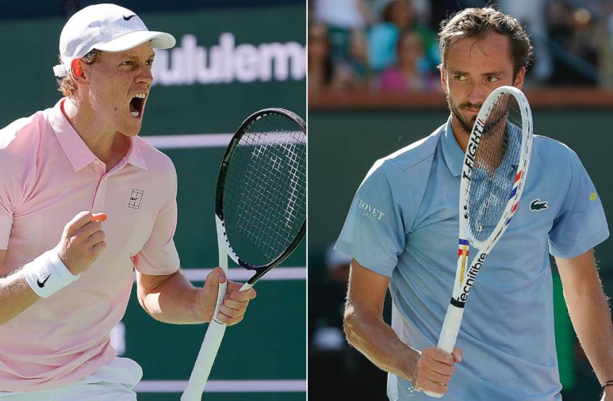 Jannik Sinner e Daniil Medvedev durante la finale di Indian Wells 2026