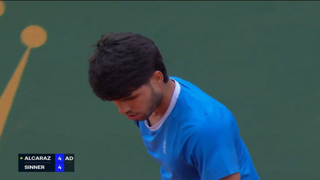 Carlos Alcaraz contro Jannik Sinner nella finale di Montecarlo