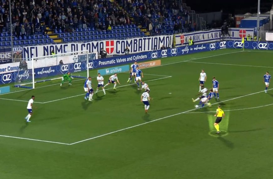 Nico Paz colpisce Bonny rigore Como Inter VAR