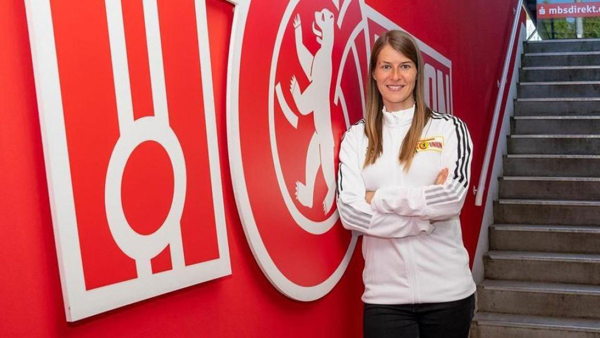 Marie-Louise Eta, la prima “mister”: una svolta storica che il calcio aspettava