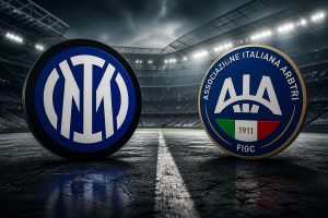 Stemma Inter e stemma AIA su sfondo stadio illuminato, tema Calciopoli e polemiche arbitrali